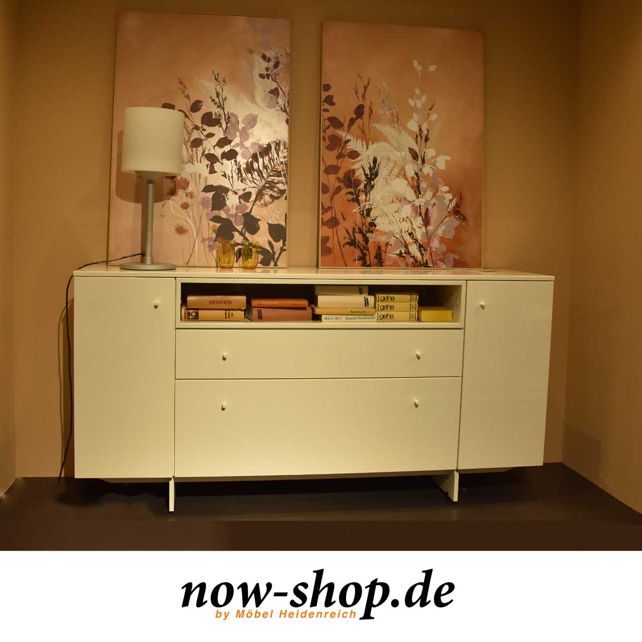 now! by hülsta – limited Edition Sideboard weiß mit Gestell Ausstellung