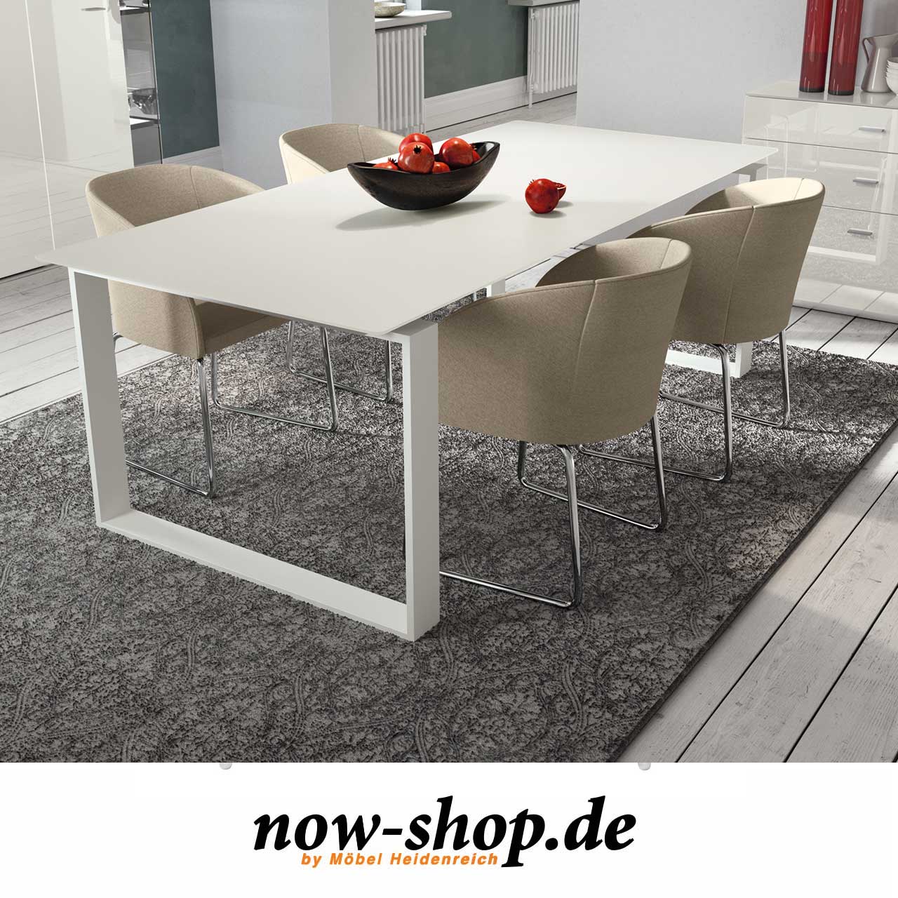 now! by hülsta – dining Stuhl S19 in Kombination mit ET19 und now! no.14 Möbeln Milieubild mit vier Schalenstühlen in beige kombiniert mit dem weißen Esstisch ET19.